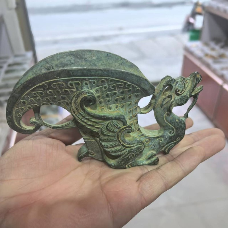 صنبور زجاجة، زخرفة نحاسية على  - مراجعة Vintage Collectible Bottles وسعره